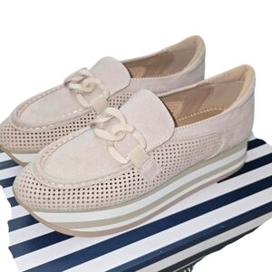 Crown & Ivy Women's Tan/cream Perforated Loafers Sneakers, Ladies 8